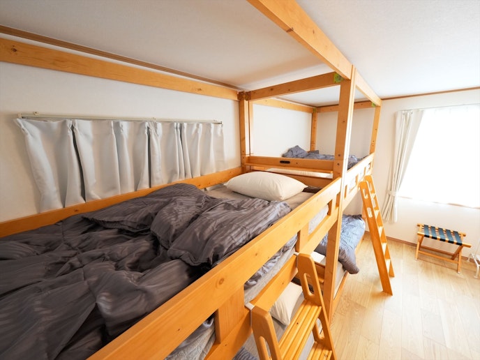 寝室２：二段ベッド２台（２階）
