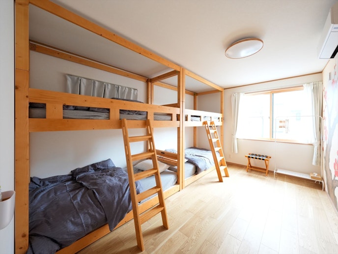 寝室２：二段ベッド２台（２階）