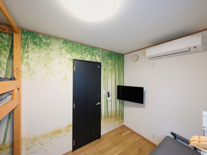 寝室１：二段ベッド１台／ソファベッド１台（２階）