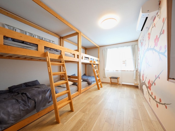 寝室２：二段ベッド２台（２階）