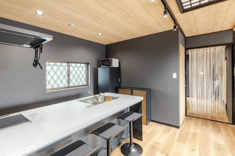 カウンター付きの半アイランド型キッチンです。作業スペースもすごく広いです。