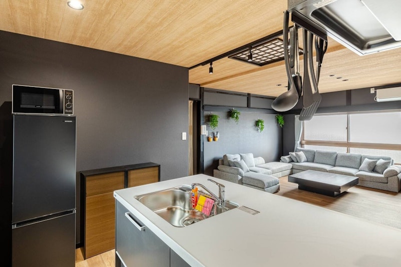 大きなキッチンですので食事の準備も楽々。IHです。