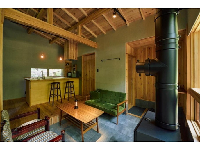 カウンターに腰掛け、バーのような楽しみ方も。