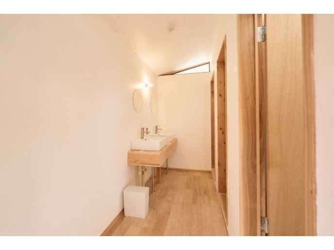 共用のシャワールーム。※冬季はご利用いただけません。