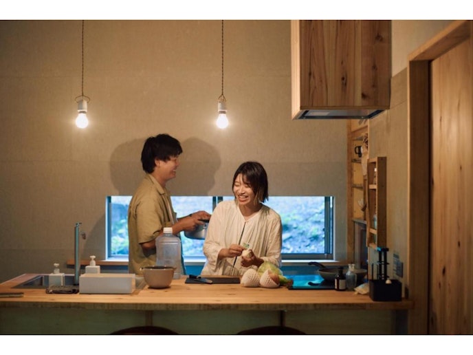 食器類や調理器具を備えています。