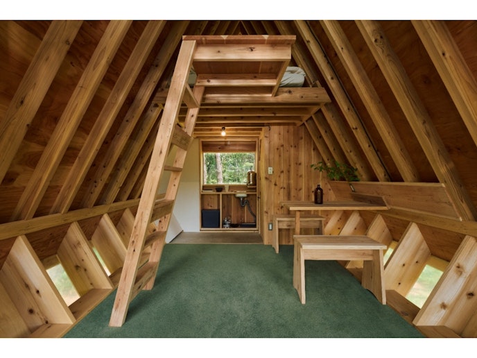 木の実の殻のようなキャビン