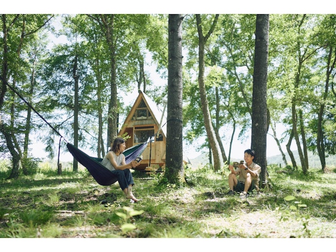 お持ちのハンモックをお部屋の前で。