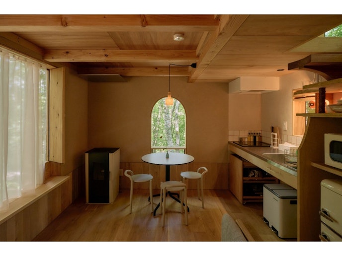 かわいい窓とペレットストーブ