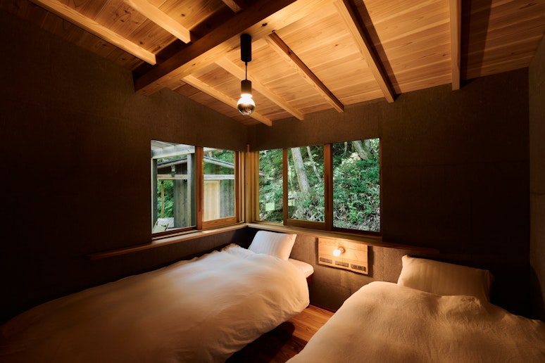 シングルベッドを4つ用意しています。