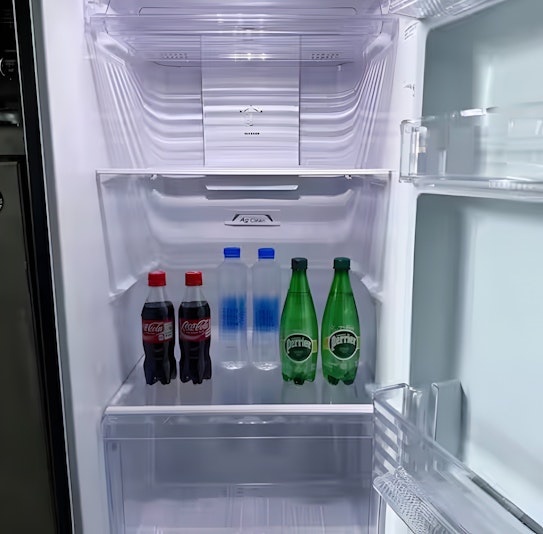 ウェルカムドリンク 常時2〜3種類の無料ドリンクを、 人数分冷蔵庫に入れてお待ちしております。