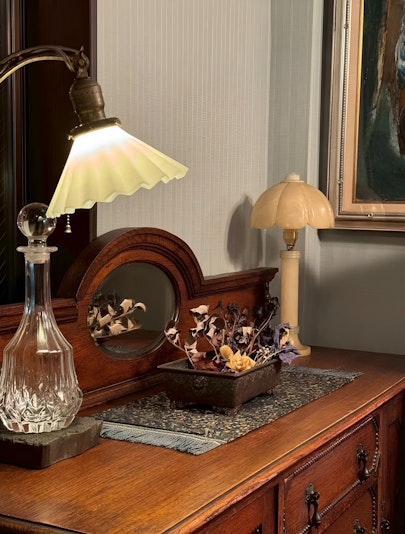 オーナーの趣味でアンティークの物が多いです。