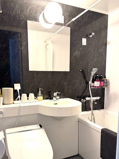 ＊3階のバスルーム  トイレ、洗面ボウル、バスルームのホテル様式サニタリールームです。