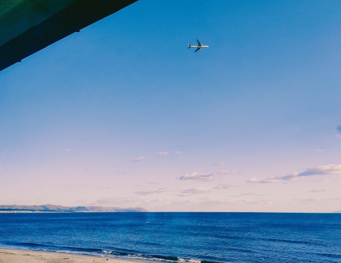 東に函館空港,飛行機が飛ぶ様子