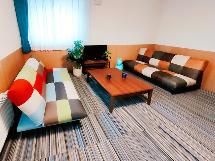 ソファ2台でくつろげます