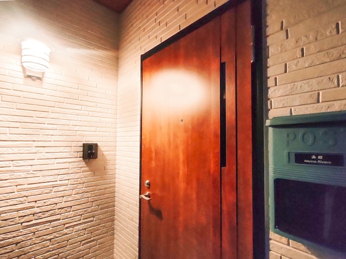 夜のチェックインも安心です。