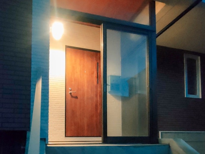 玄関の照明。暗い夜も安心です。