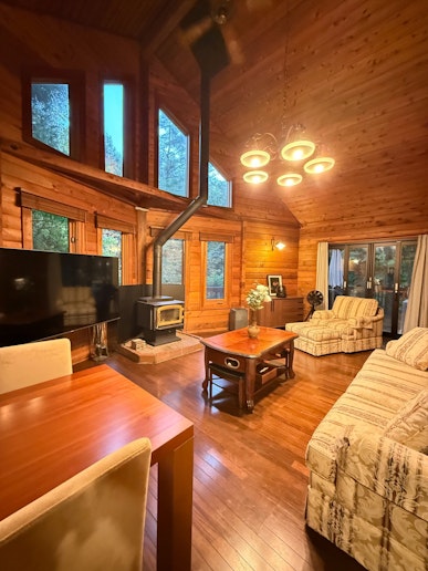 食事も団欒も楽しめる、広々リビング