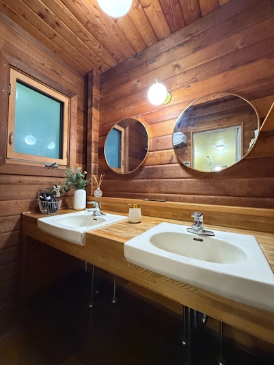 朝の支度も快適な、広々洗面スペース