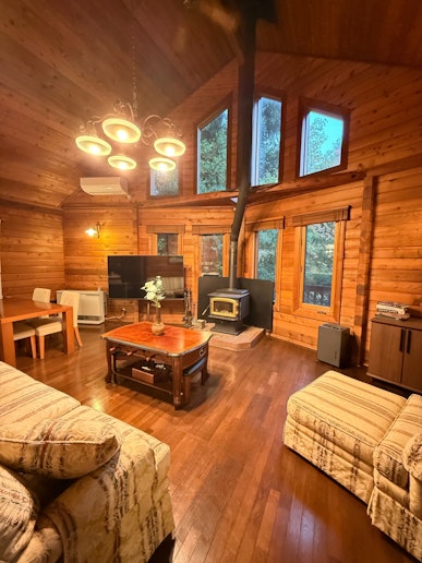 夜は落ち着いた雰囲気に包まれるリビング