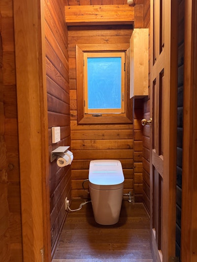 清潔感のある、独立型トイレ