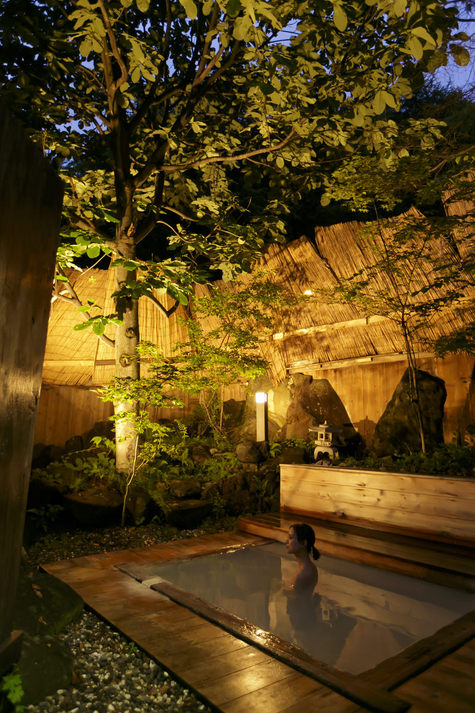 Attractive open-air bath 7