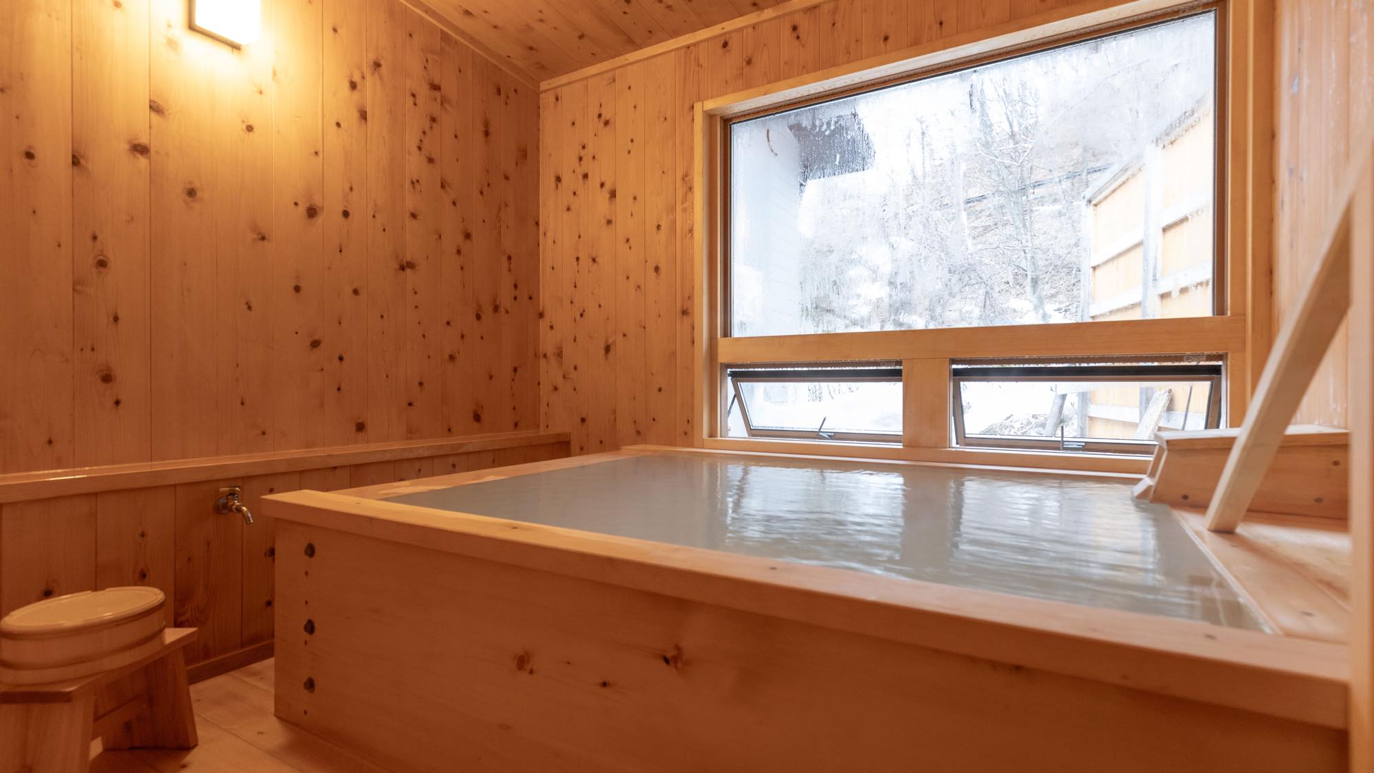 【貸切内湯】「このか」木の香りが心地よい、貸切専用の内湯。1組30分／無料／ご予約制です