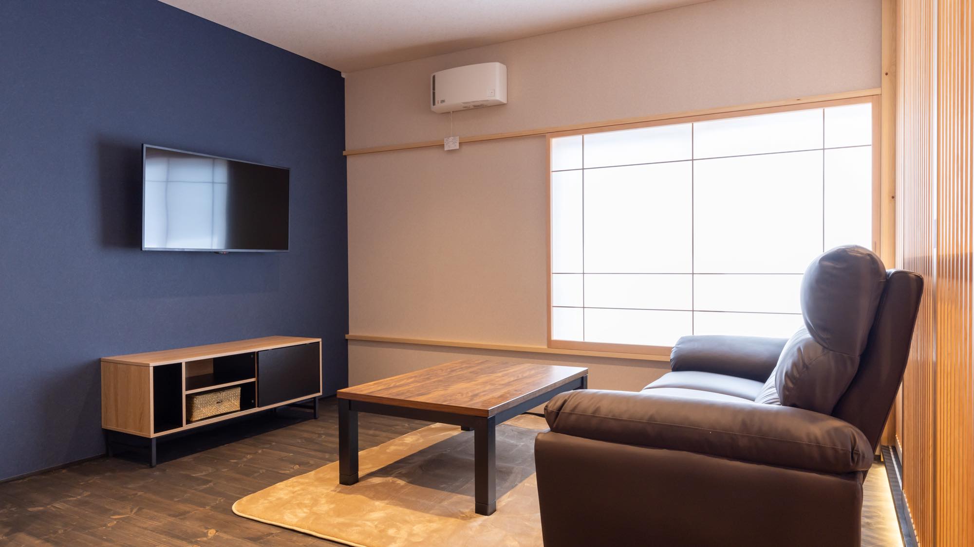 【くろゆり】スーペリア｜ツインベッド＋リビング（30㎡）