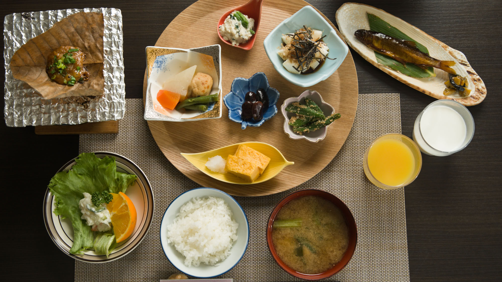 【朝食】朴葉みそ焼き、高原花豆の甘煮など、乗鞍の朝ごはん＊