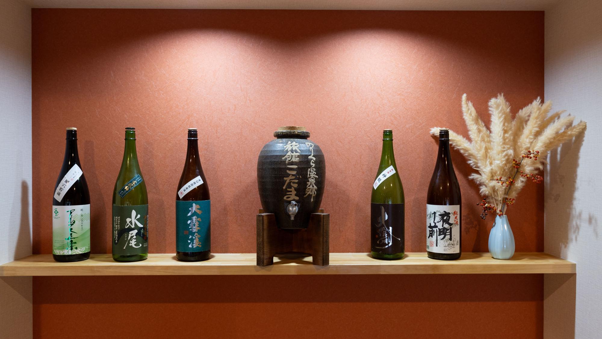 信州の地酒を各種取り揃えております。3種の利き酒セットが人気