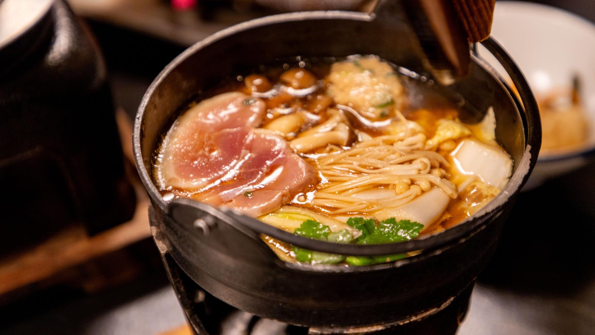 【夕食】旨み広がる鴨鍋。身体の芯から温まる一品