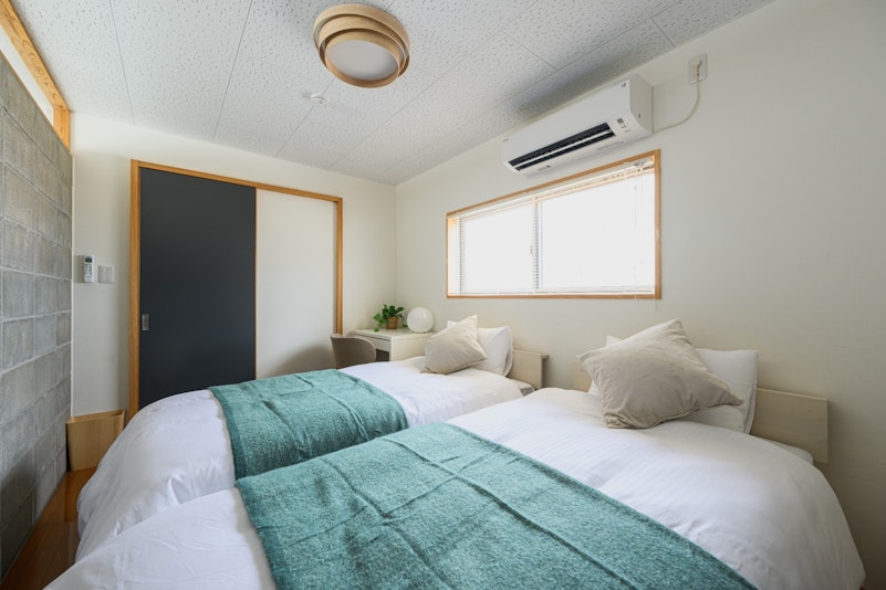 一年中快適にお過ごしいただけるよう、寝室にエアコンを取り付けてあります。