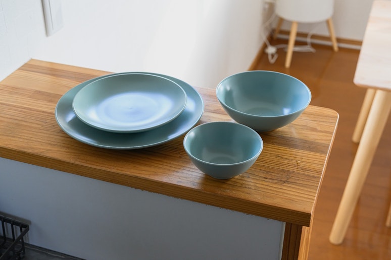 様々なお料理に合わせられる様に、複数の食器をご用意しております。