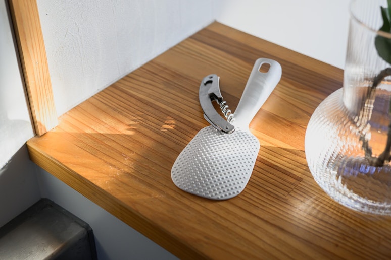 ワインオープナーもありますので、ワイングラスとともにワインをお楽しみいただけます。