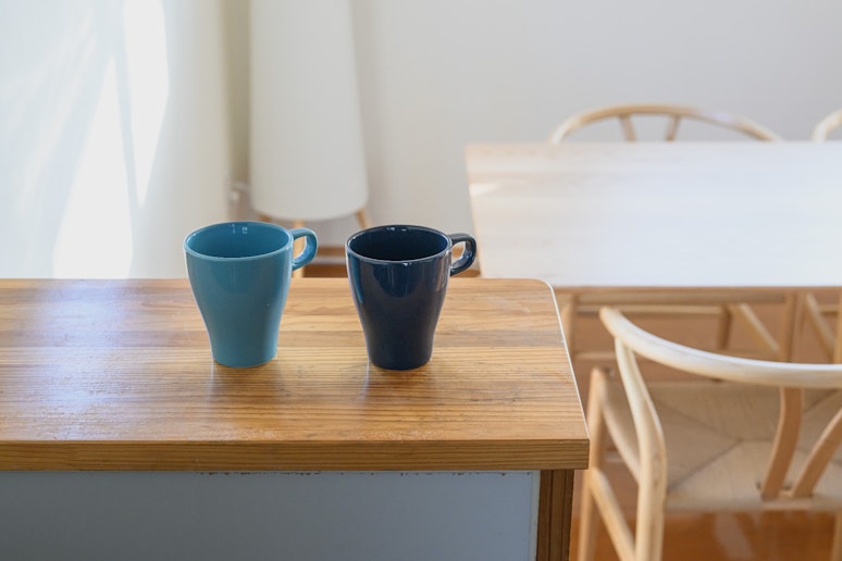 挽きたてのコーヒーや、温かい飲み物を楽しめるようにカップのご用意もあります。