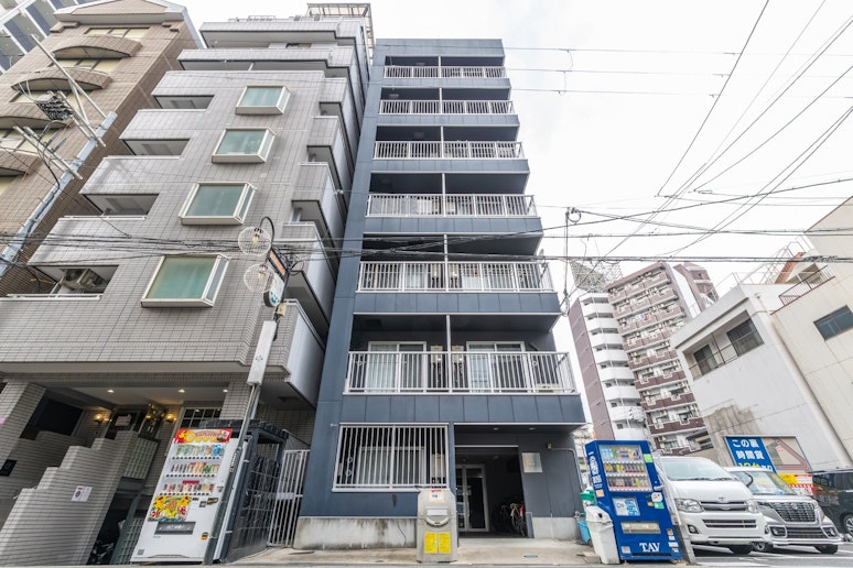 ビル外見（日中）