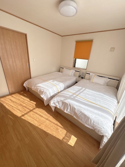 2階の寝室(Aの部屋-ベランダ側から)