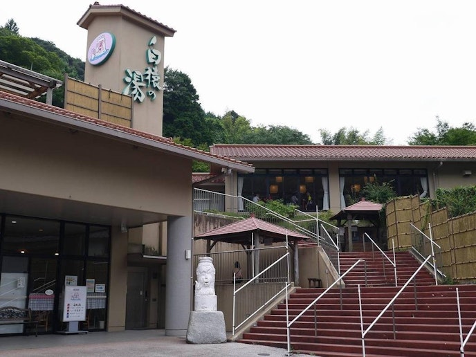 湯治で知られる俵山温泉まで車で20分☆