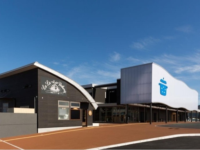 お買い物やお食事もできるセンザキッチン！