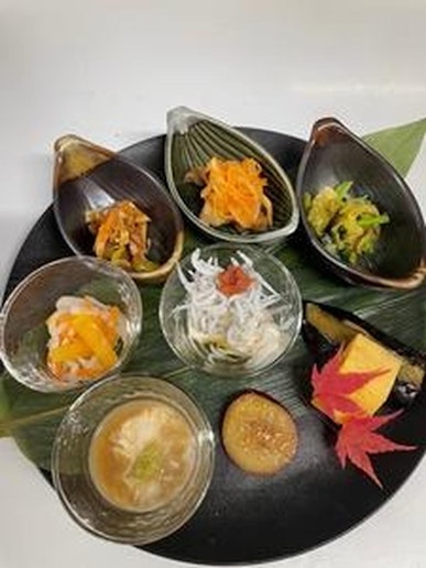 目にも楽しい小鉢