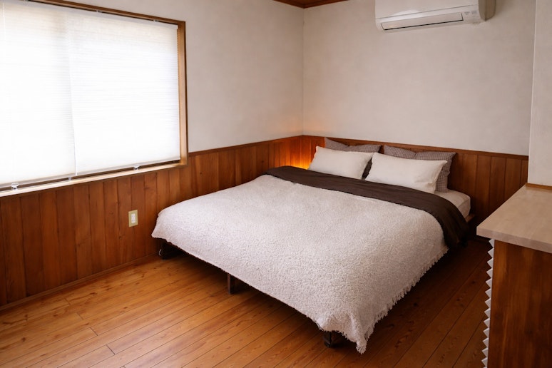 ベッドルームにはエアコンがついています
