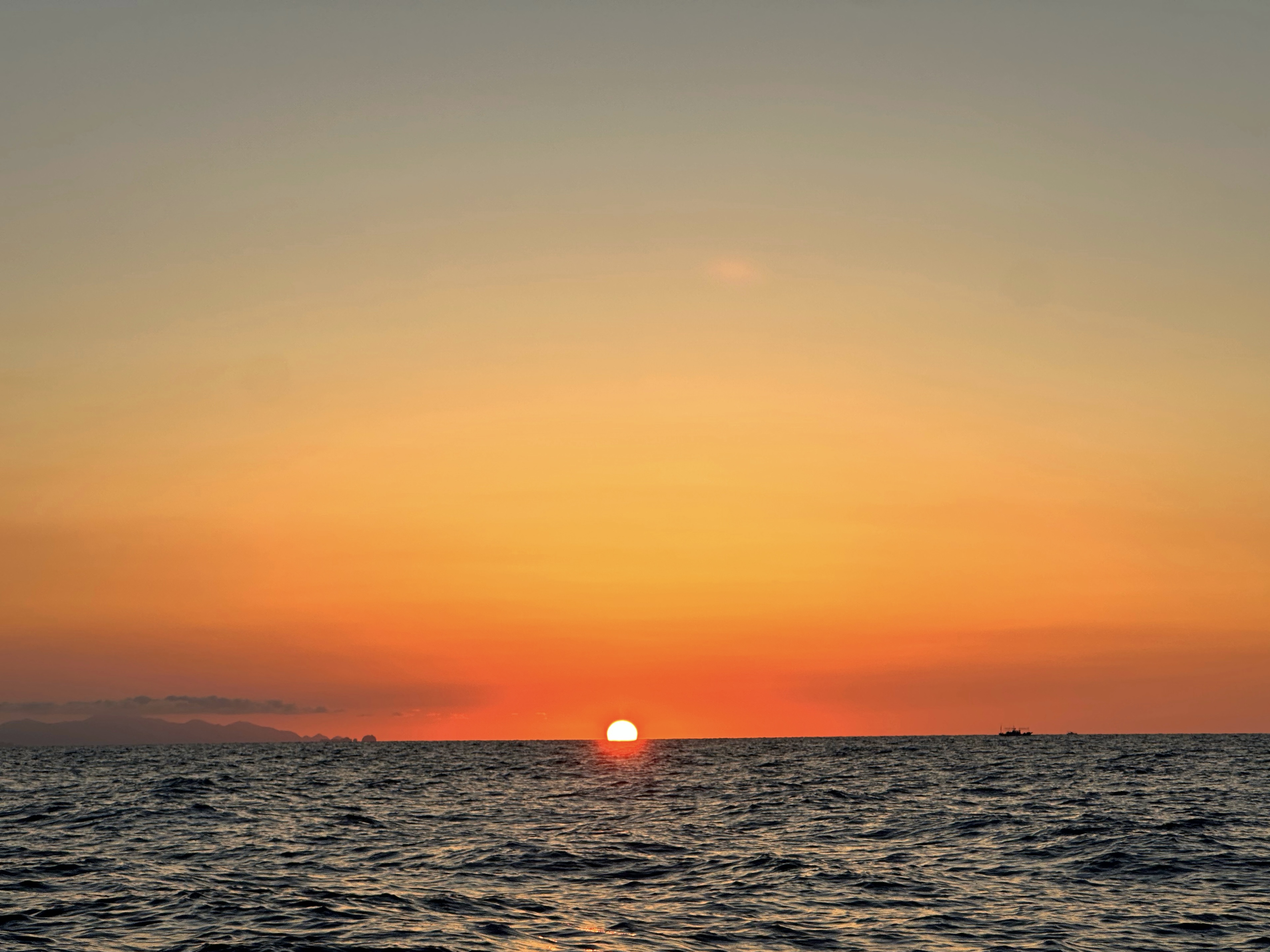 釣船から見える夕焼け