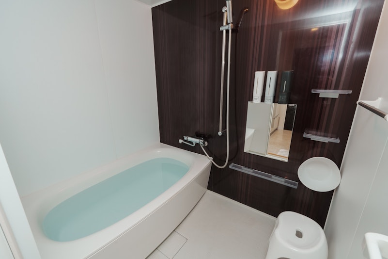 夜は湯舟に浸かってゆっくりお休みください。