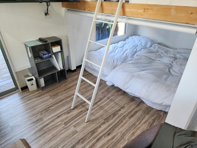 ロフト式二段ベッドになっております