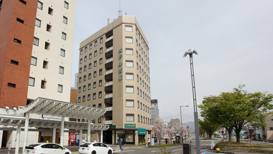 ホテル京福福井駅前の外観（日中）