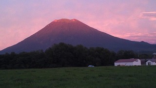 羊蹄山　秋の夕暮れ時