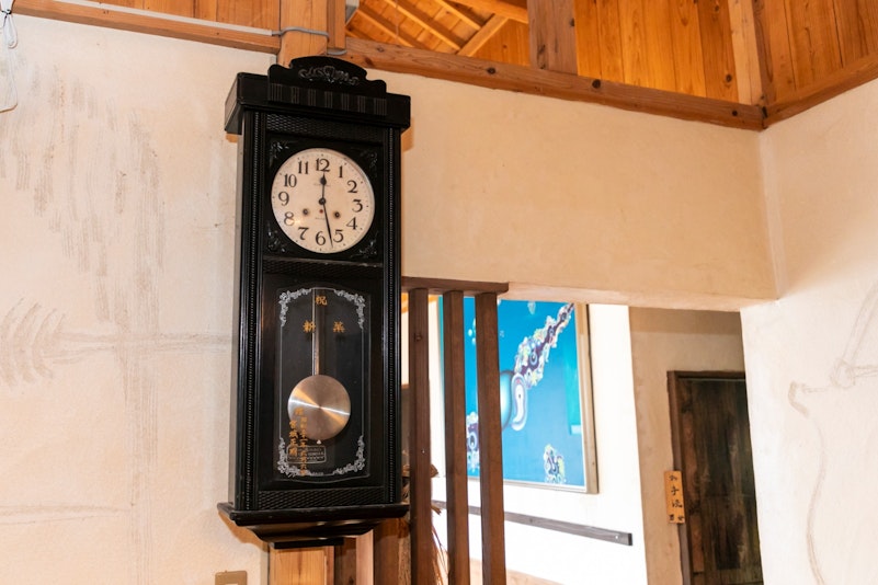 柱時計です。飾りです。