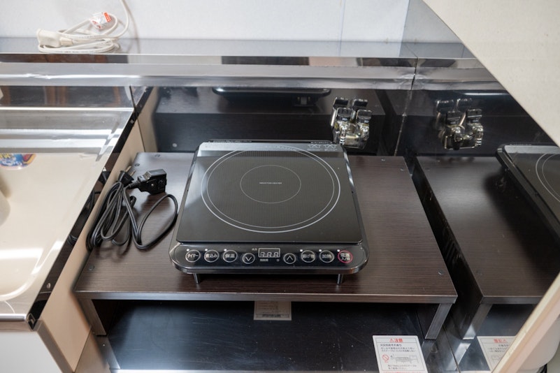 卓上IHコンロ。安全に調理いただけます。