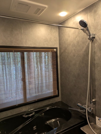 自然を眺めれるバスルーム