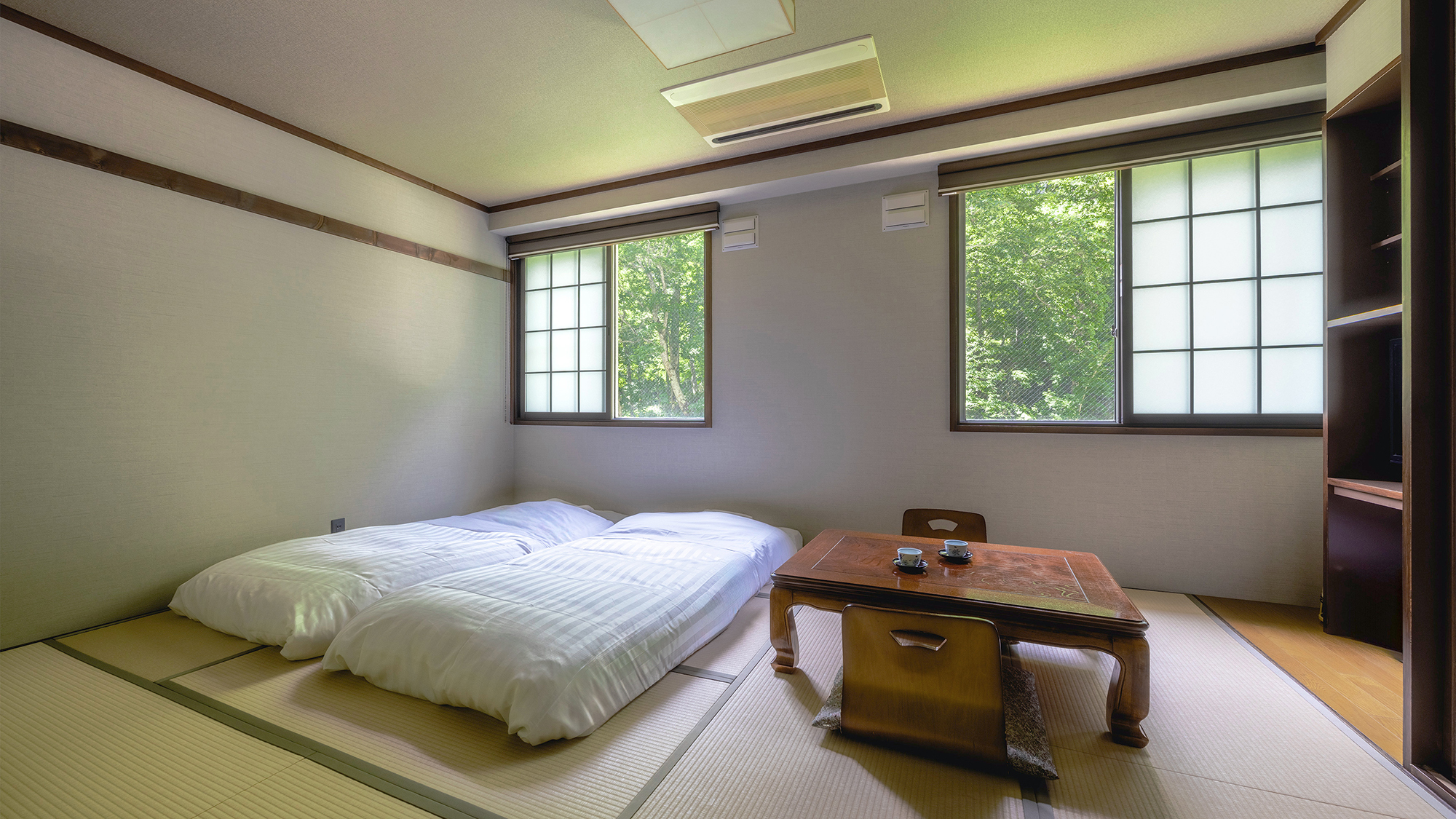 【スタンダード和室】＜山側-10畳＞和室ならでは落ち着きのある寛ぎ空間でごゆっくり。