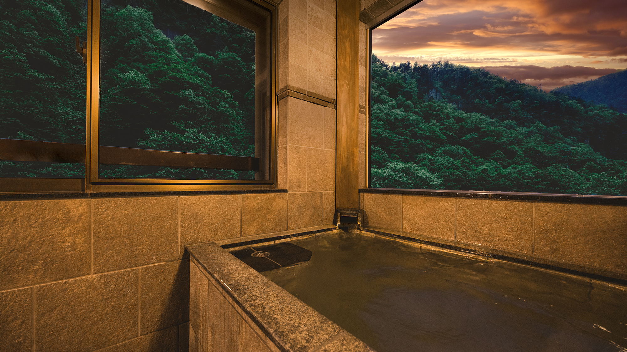 【半露天風呂付コーナー特別室】季節ごとに移り変わる絶景を、客室の「源泉かけ流し温泉」でひとり占め。